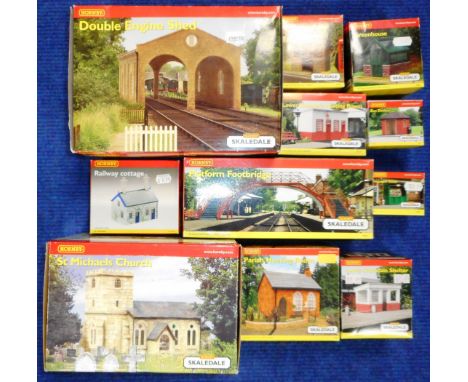 Hornby. 00 gauge buildings. Skaledale. Double engine shed.; Bus shelter.; Wooden bus shelter.; Lower Skaledale&nbsp;waiting r
