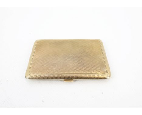 A 9ct gold engine turned cigarette case. Engine turned with hit and miss chevrons and with an internal horse racing inscripti