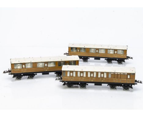 Hornby 0 Gauge No 2 LNER Corridor Coaches, comprising two 1st/3rd composites No 186, both F-G, some scratching and lacquer-lo