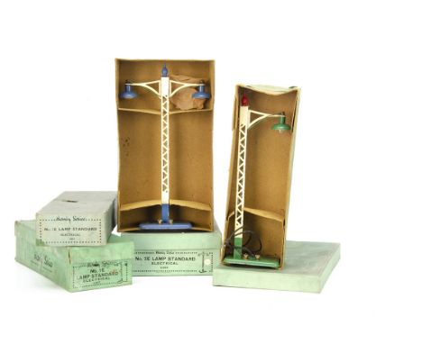 Boxed Hornby 0 Gauge No 1E and 2E Lamp standards, a No 1E with green base/shade and red finial, another with all-blue trim, a