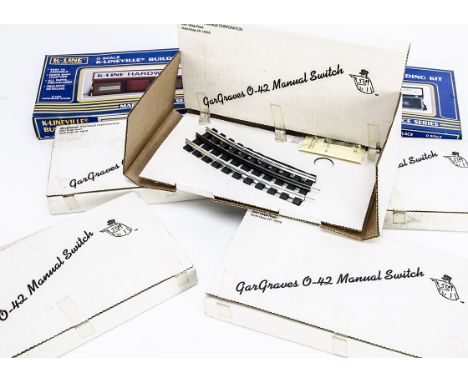 Various Makers 0 Gauge Buildings Kits and Accessories and Car Graves points, Lionel 6-12729 Mail Pickup Set, 6-12731 Station 