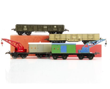 Hornby 0 Gauge No 2 Breakdown Cranes and 'High Capacity' wagons, a boxed GW breakdown Van and Crane in green and blue on blac