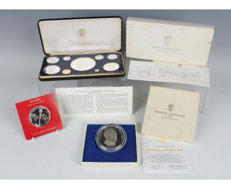 A Franklin Mint Republic of Panama silver twenty balboas 1974, cased with certificate, a Bermuda twenty-five dollars 1975 and