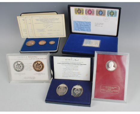 A small group of various silver commemorative coins and medals, mostly related to Royalty, including a Silver Jubilee Post Of