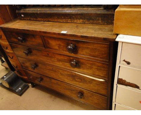 A Georgian mahogany 5-drawer chest on bracket feet.