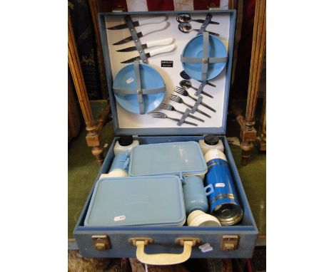 A Sirram picnic set.