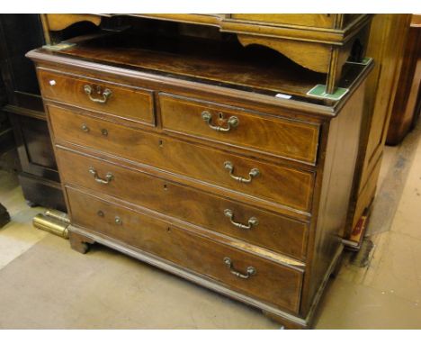 A Georgian crossbanded mahogany chest of 5-drawers on bracket feet.