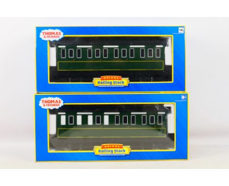 Bachmann - A pair of G scale #97004 Emily's coaches from the 'Thomas & Friends Deluxe Rolling Stock' range. Items appear to b