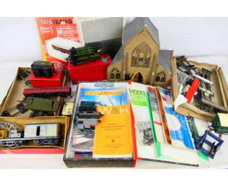 Hornby Dublo - Tri-ang - Peco - Hamo - Others - A group of boxed and unboxed model railway items in various scales, together 