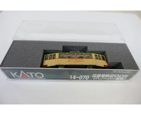Kato - A boxed of N gauge tramcar #14-070 in cream and green 'Hannover'. Item appears to be in excellent condition. Housed in