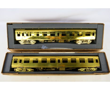 Bachmann Brassworks - A pair of boxed O gauge brass standard Mk1 passenger coaches. Items appear to be in very good condition