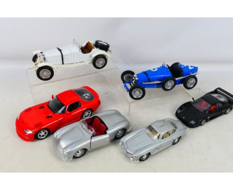 Burago and Maisto - A mixed collection of six Burago and Maisto diecast 1/18 and 1/24 scale models, including Ferrari, Merced