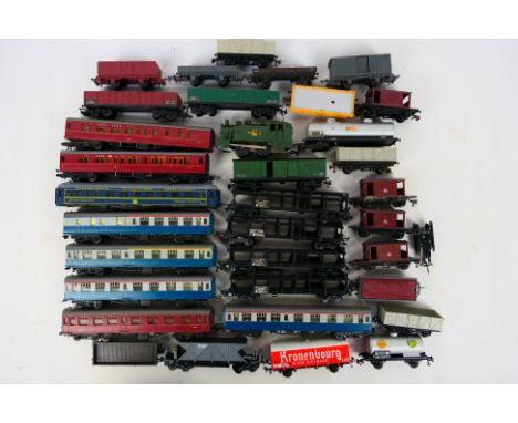 Jouef - Playcraft - An assortment of approximately 30 unboxed passenger coached and rolling stock including Brake vans, Tanke