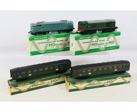 Hornby-Acho - 3 boxed Meccano Paris HO gauge items to include 638Acho Class BB 16009 of the SNCF in green and a pair of coach