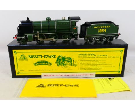 Bassett-Lowke - A boxed Special release O gauge #BL99003 Class N 2-6-0 1864 in SR Olive green (2 or 3 rail compatible). Item 