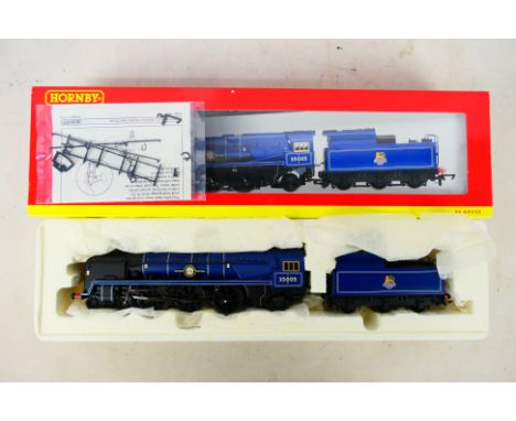 Hornby - A boxed OO gauge R2171 Class 8P 'Merchant Navy' 4-6-2 35005 'Canadian Pacific'. Item appears to be in excellent cond