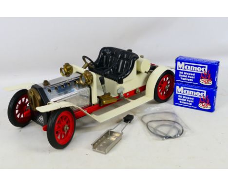 Mamod - An unboxed Live Steam Roadster SR1 car in White. Item has some slight scratches the front left fender and some marks 