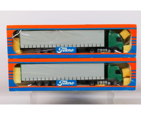 Tekno - 2 x boxed Volvo FH Globetrotter trucks in 1:50 scale in plain livery. Both appear Mint in Fair to Good boxes with som