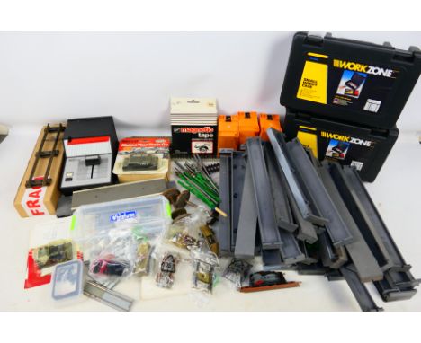 Hornby - Peco - LGB - Others - A mixed assortment of used and loose model railway items in varying scales (N-G). Includes tra