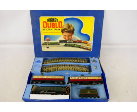Hornby Dublo - A boxed OO gauge EDP22 Passenger Trainset 'Silver King'. Set contains the Loco, 2 passenger coaches and 9 piec