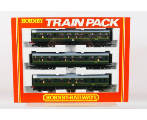 Hornby - A boxed OO gauge R369 BR Class 110 DMU 3 Car Set. Item appears to be in excellent-near mint condition. Housed in an 