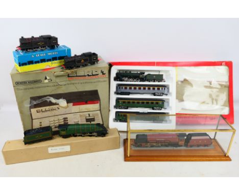 Hornby - Playcraft - An assortment of HO/OO gauge items to include. an unboxed Duchess Class 4-6-2 'Duchess of Sutherland' 62
