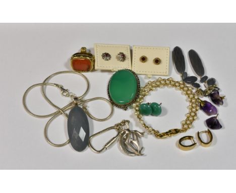 A box of gold and silver jewellery including a pair of boulder amethyst earrings &amp; pendant, Napier pearl-style bracelet, 