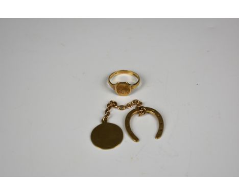 A 9ct gold ring and horseshoe with chain &amp; disc - gross weight 9g. 