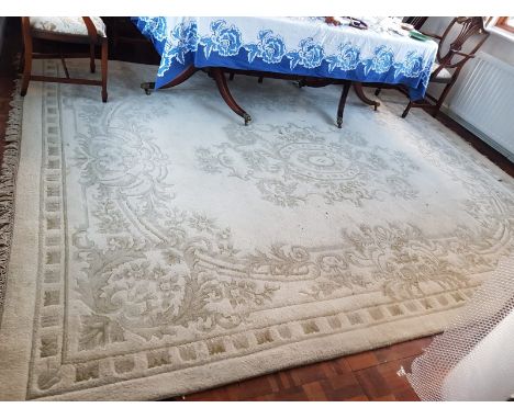 A large cream rug measuring 360 cm x 270 cm.

NOTE: ITEM IS LOCATED IN THE CW6 POSTCODE AREA, THE SUCCESSFUL BIDDER WILL BE A