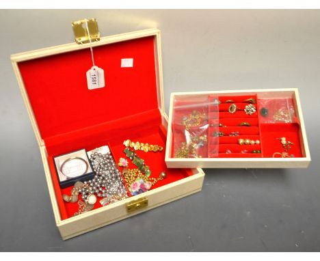 Jewellery - a 9ct gold fancy link bracelet, broken necklace, earrings etc, part unmarked 11,2g gross;  a silver coin bracelet