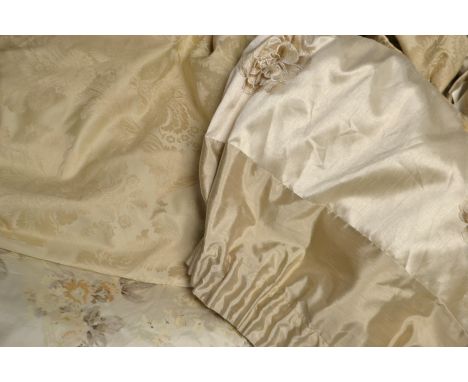 Textiles - Large pair of cream damask curtains, 220cm x 280cm approx; another smaller, 133cm x 160cm, approx; a pair of cream