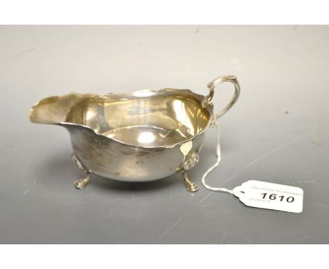 A silver helmet shaped sauce boat, Birmingham, 102.6g.