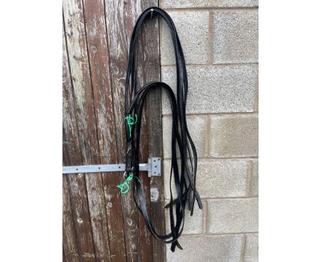 Four synthetic traces and one pair of new tandem leather traces