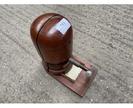 Top hat stretcher