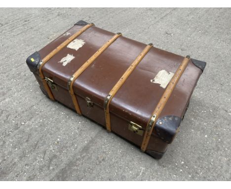 Leather travelling trunk with interior shelf and brass locks. 92x56x38cm