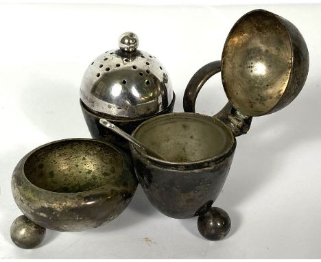 Assorted silver plate, including a teapot, hot water jug, a glass and EPNS castor, a condiment set, and two spoons (a lot)