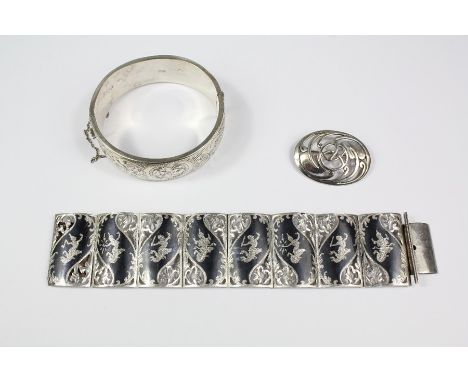 Silver jewellery, including a Siam sterling silver niello bracelet, set with eighteen panels, approx 180 x 38 mm, silver bang