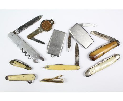 Gentleman's lot including pen and fruit knives and a tie stick pen knife.&nbsp;