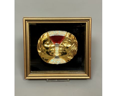 Salvador DALI (1984-1989) (d’après). « Tristan et Iseult ». Circa 1980. Rare bas-relief en bronze doré à l’or, verre teinté r