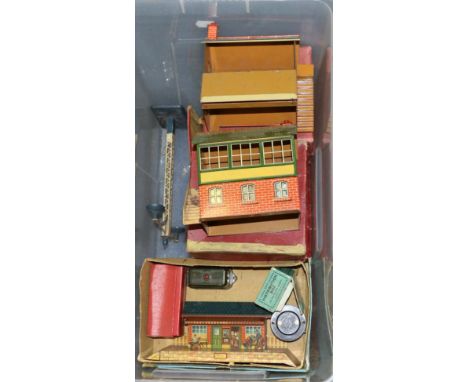 Hornby O Gauge Buildings And Accessories No.2 Goods platform (G-E box F-P) No.1 and No.2 Signal Cabins (both G-F boxes F) Twi
