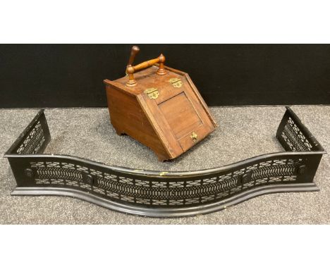 A 19th century style serpentine fender, pierced blackened brass frieze, 15.5cm high, 100cm wide, 40cm deep;  a coal purdonium