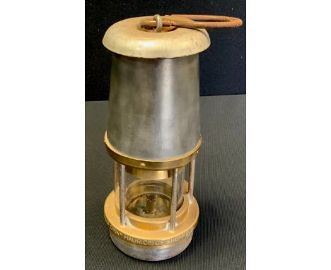 A wolf Safety Lamp Co (WM Maurice Ltd Sheffield miners lamp, type Fc, 21cm high 