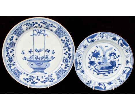 Two Chinese blue and white plates, early Qing dynasty, 28cm and 20.5cm diameter and a late Ming dish decorated a grasshopper 