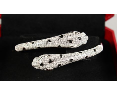A GOOD SILVER .925 PANTHER BANGLE.