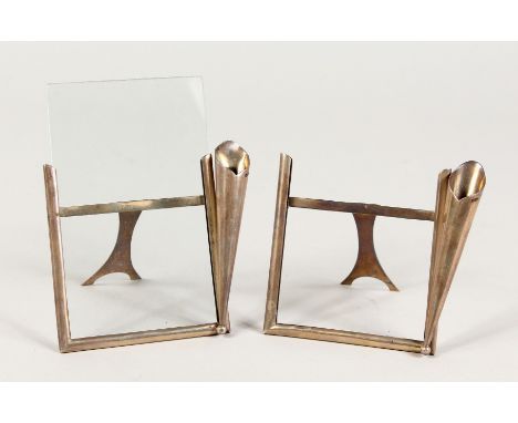 A PAIR OF VICTORIAN SILVER EASEL PHOTOGRAPH FRAMES. Chester 1898.