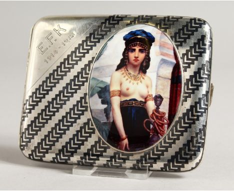 A GOOD RUSSIAN SILVER AND NIELLO CIGARETTE CASE, the top with an enamel of a half-length nude. Inscribed EFK 1914-1918. Stamp