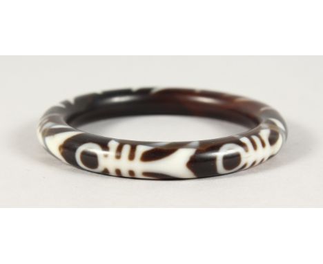 AN AGATE BANGLE.
