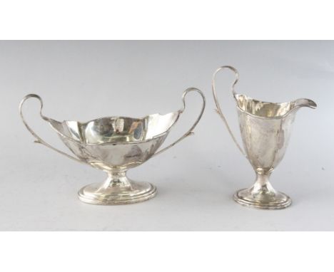 A HELMET SHAPED SILVER CREAM JUG AND SUGAR BASIN. London 1917.