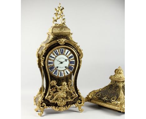 A GOOD LARGE 18TH CENTURY FRENCH BOULLE MANTLE CLOCK, with an eight-day movement striking on a bell, the movement and enamell