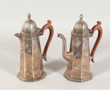 A PAIR OF MAPPIN &amp; WEBB SILVER OCTAGONAL COFFEE POTS with wooden handles. Sheffield 1957.  Gross Weight: 39ozs.